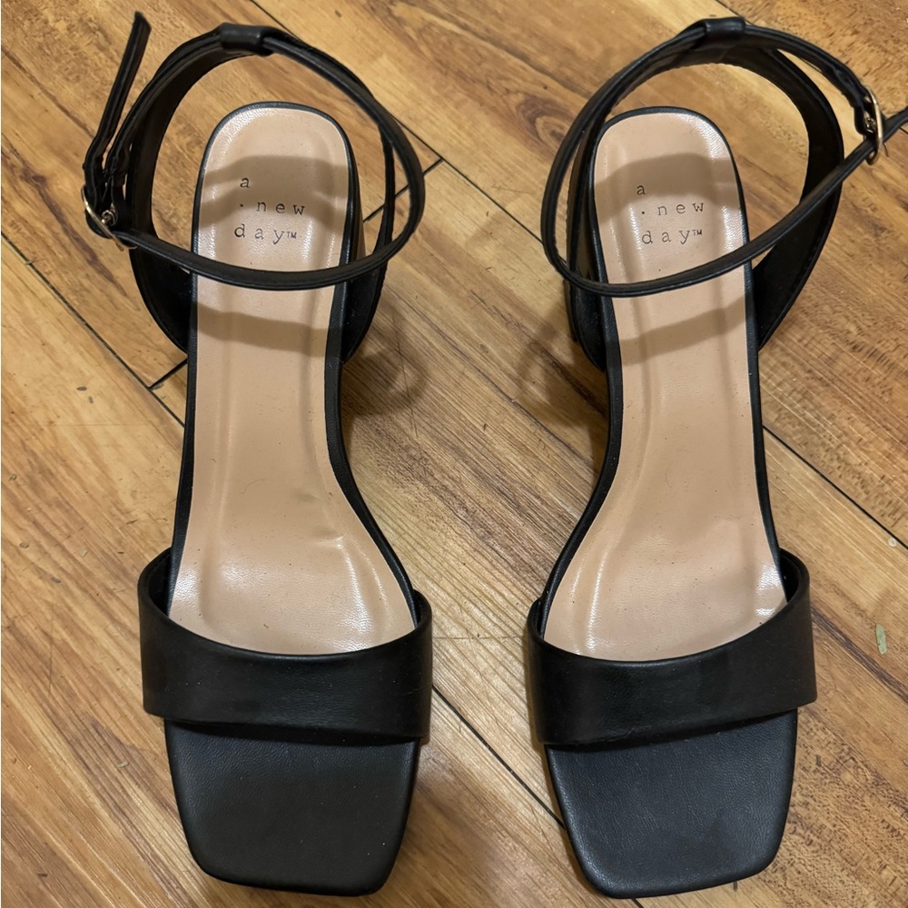 Sonora a new day black heels. - Picture 1 of 5